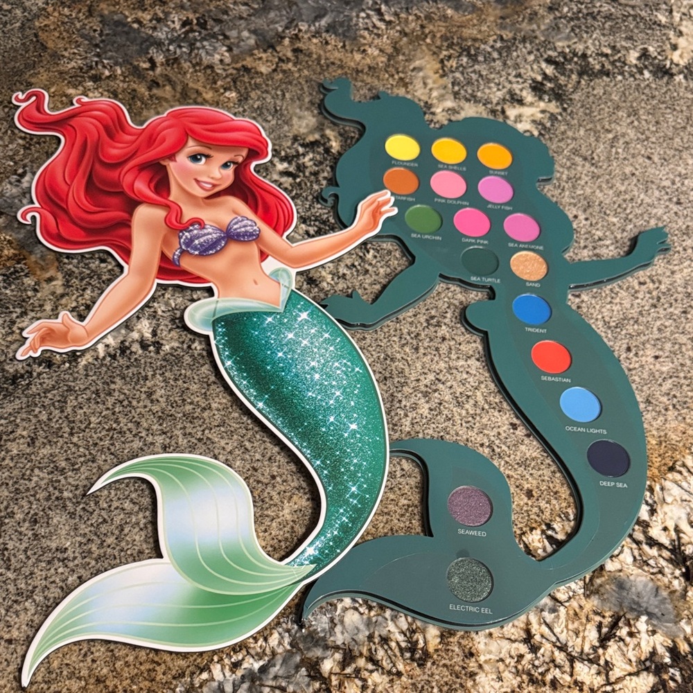 The Little Mermaid Ariel Eyeshadow Palette w/ Mirror 🪞 🎨